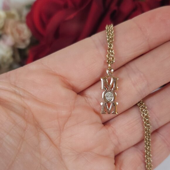 Vintage Avon MOM Crystal Gold Tone Pendant Necklace - Picture 8 of 12